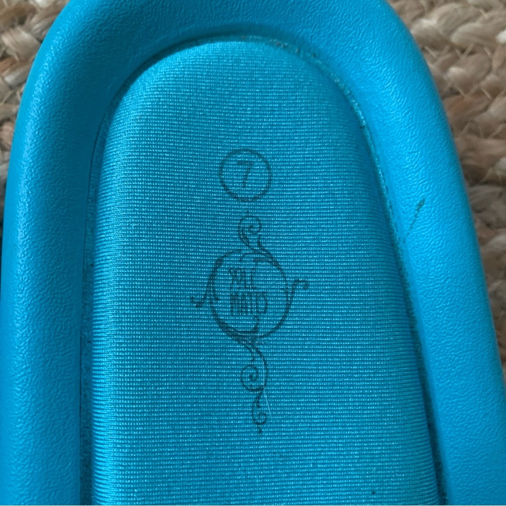 Blue Heart Pattern Slides - Picture 6 of 6